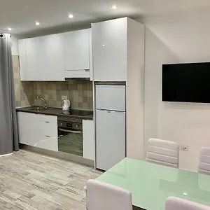 https://casa-greta.adeje-hotels.com